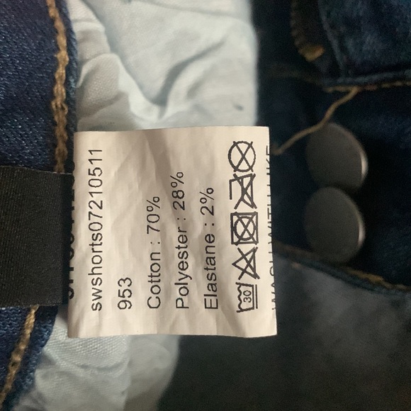 Shorts - Picture 3 of 3